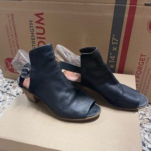 Lucky 🍀 Brand open toes/heels shoes